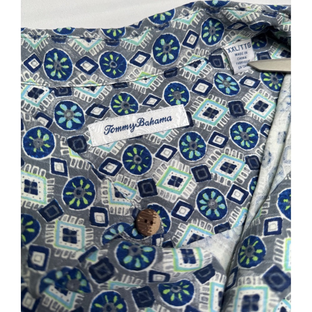 Tommy Bahama Mens XXL 100% Silk Short Sleeve Button Up Shirt Blue Geometric - Picture 2 of 7
